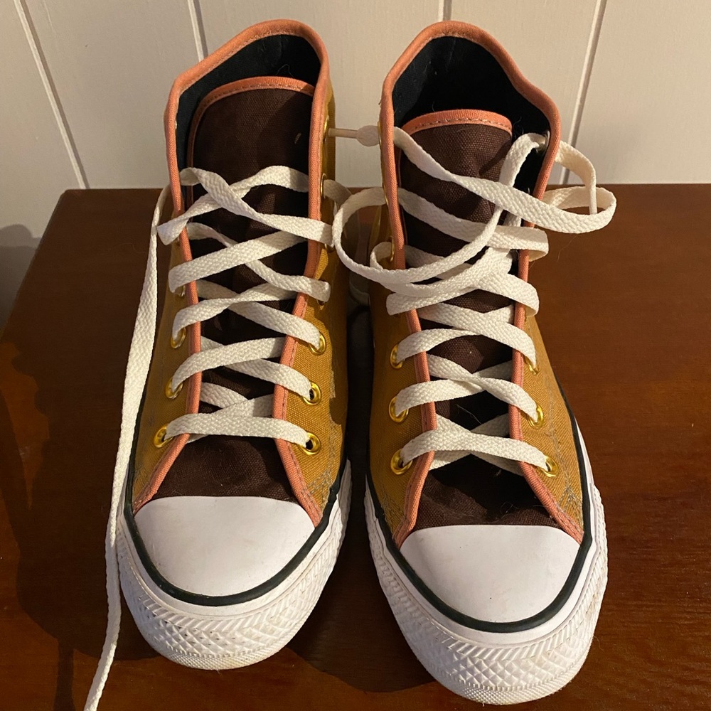 Brand new custom made converse sneakers. worn twice, perfect condition.
